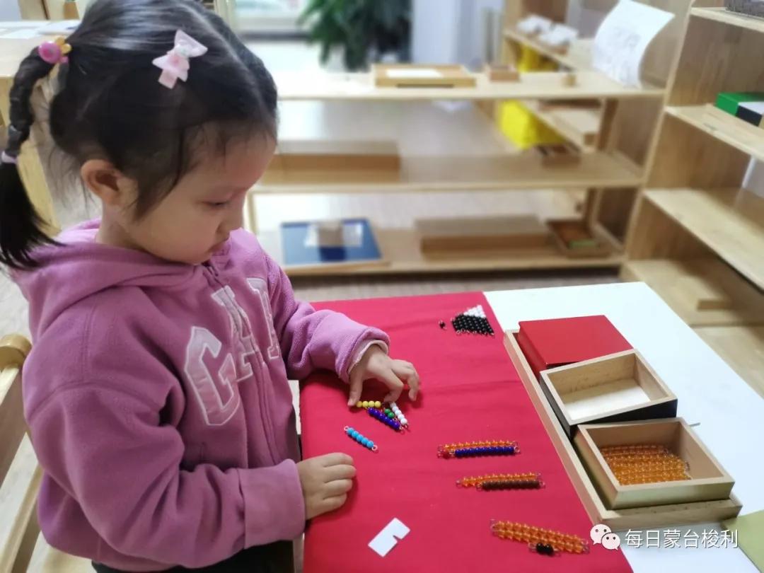 蒙台梭利怎么和儿童沟通,蒙特梭利对孩子犯错怎么批评