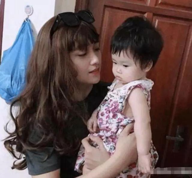 盘点爸爸哄女儿的暖心瞬间,为什么爸爸更容易逗女儿开心