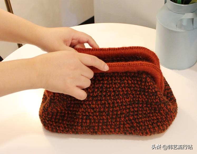 手工钩针编织手提包成品,钩针编织时尚又漂亮的女生手提包