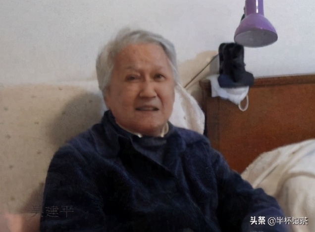 「说谍」战火青春,新四军少女电台力挽狂澜,真女兵绝不搔首弄姿