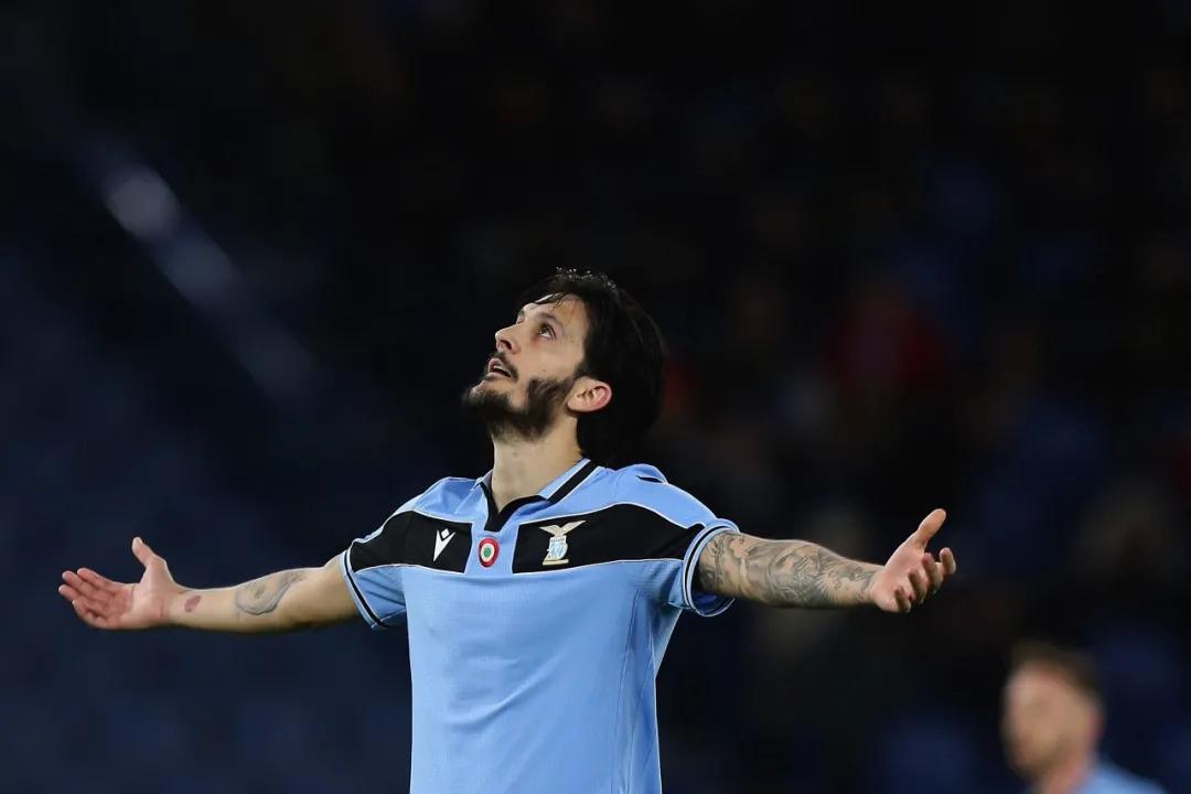 “智慧足球”怎么踢？经典10号教你