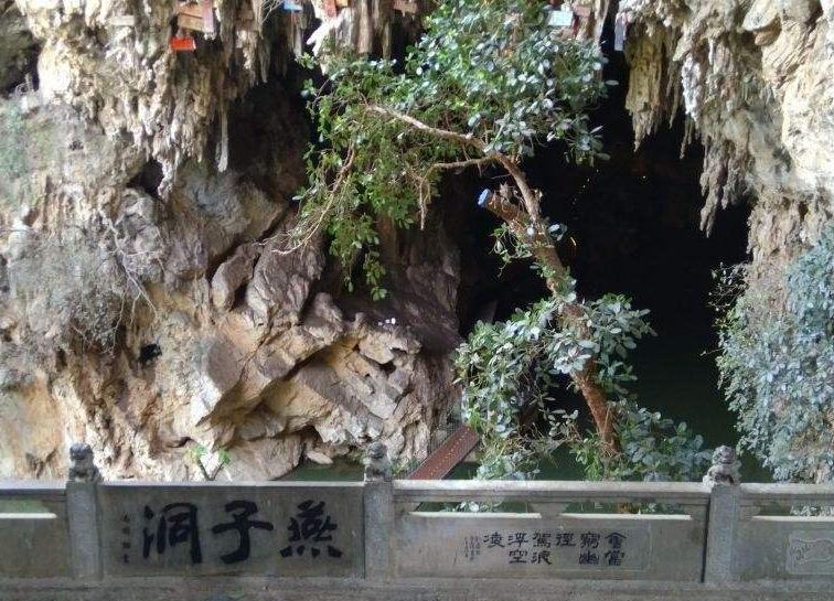 云南建水,一座有着全国第三大孔庙的边陲古城,烧烤更是享誉全省