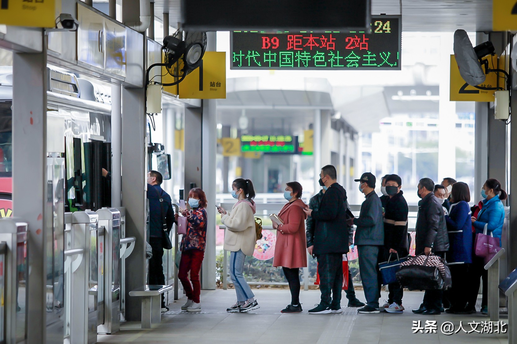 战疫大考中彰显国企担当 (关键时刻彰显国企担当)