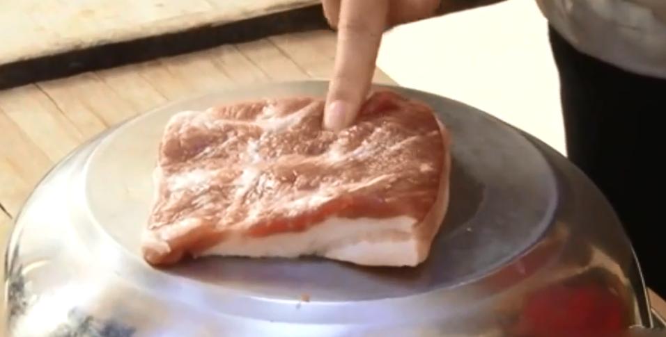 冻肉解冻后怎么去除冰箱异味,用三种方法解决冰箱里的冻肉