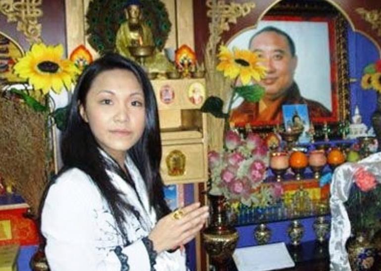 十世班禅活佛,40岁娶19岁开国上将外孙女,育有一女现在怎样