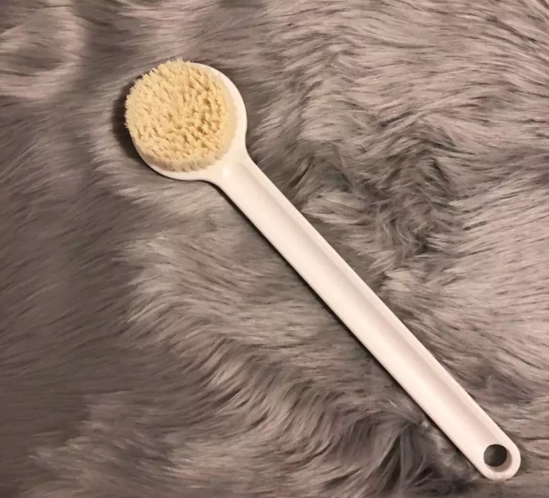 夏天就要心机露肤才更显瘦,又到了夏天露腿露肩的季节