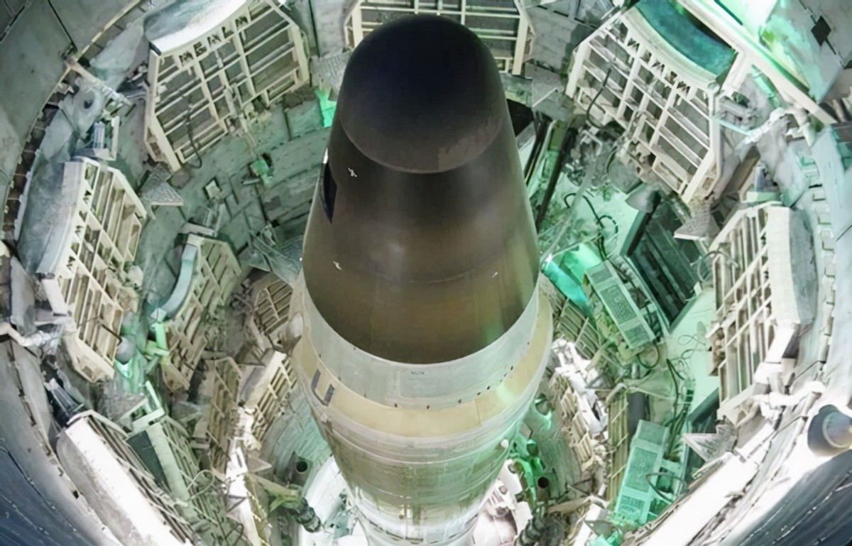 中国氢弹爆炸是哪一年,中国第一颗原子弹爆炸的时间