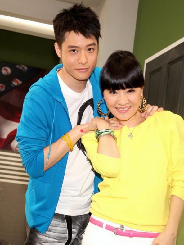 知名女星与已婚男同居18年，被当街扒衣殴打，怎么会沦落成这样？