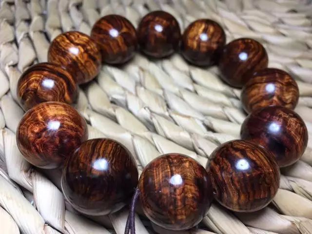 文玩手串刚开始买哪个比较好,新手最适合入手的文玩手串价位