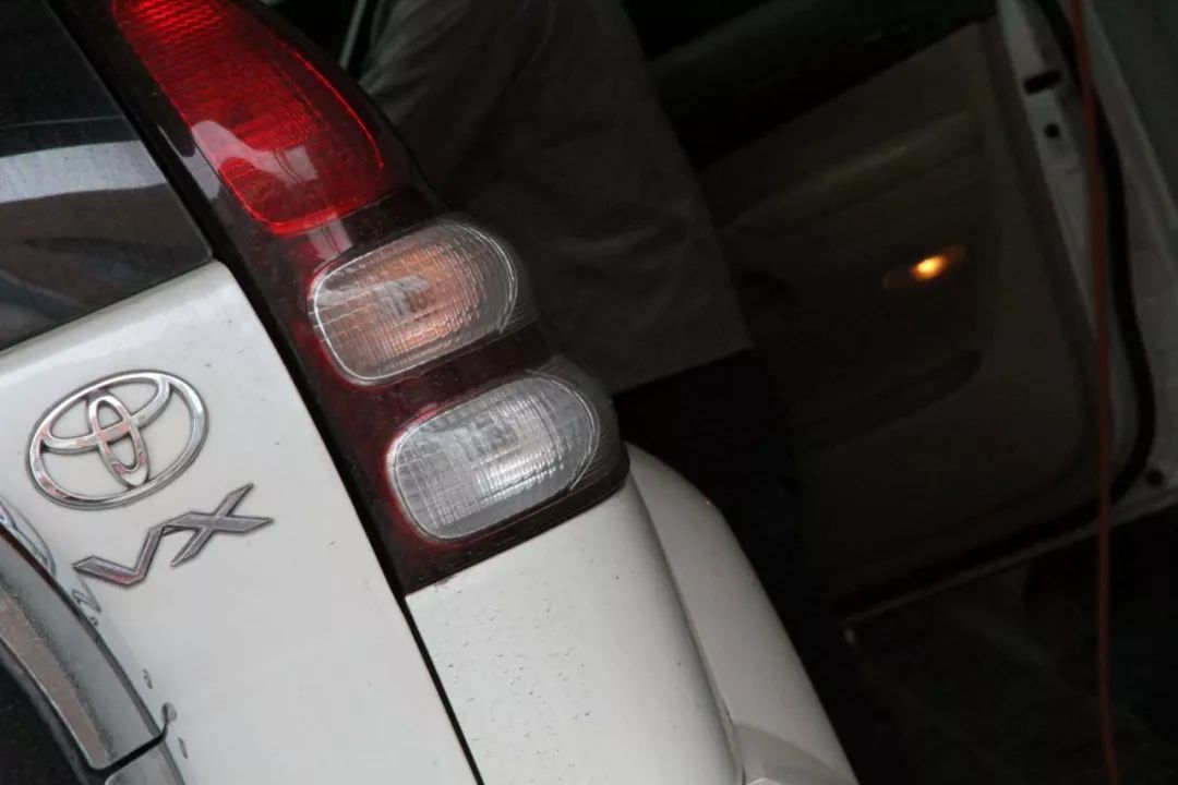 老车翻新：15年后的邂逅，普拉多LC120旧车换新颜，满血复活。