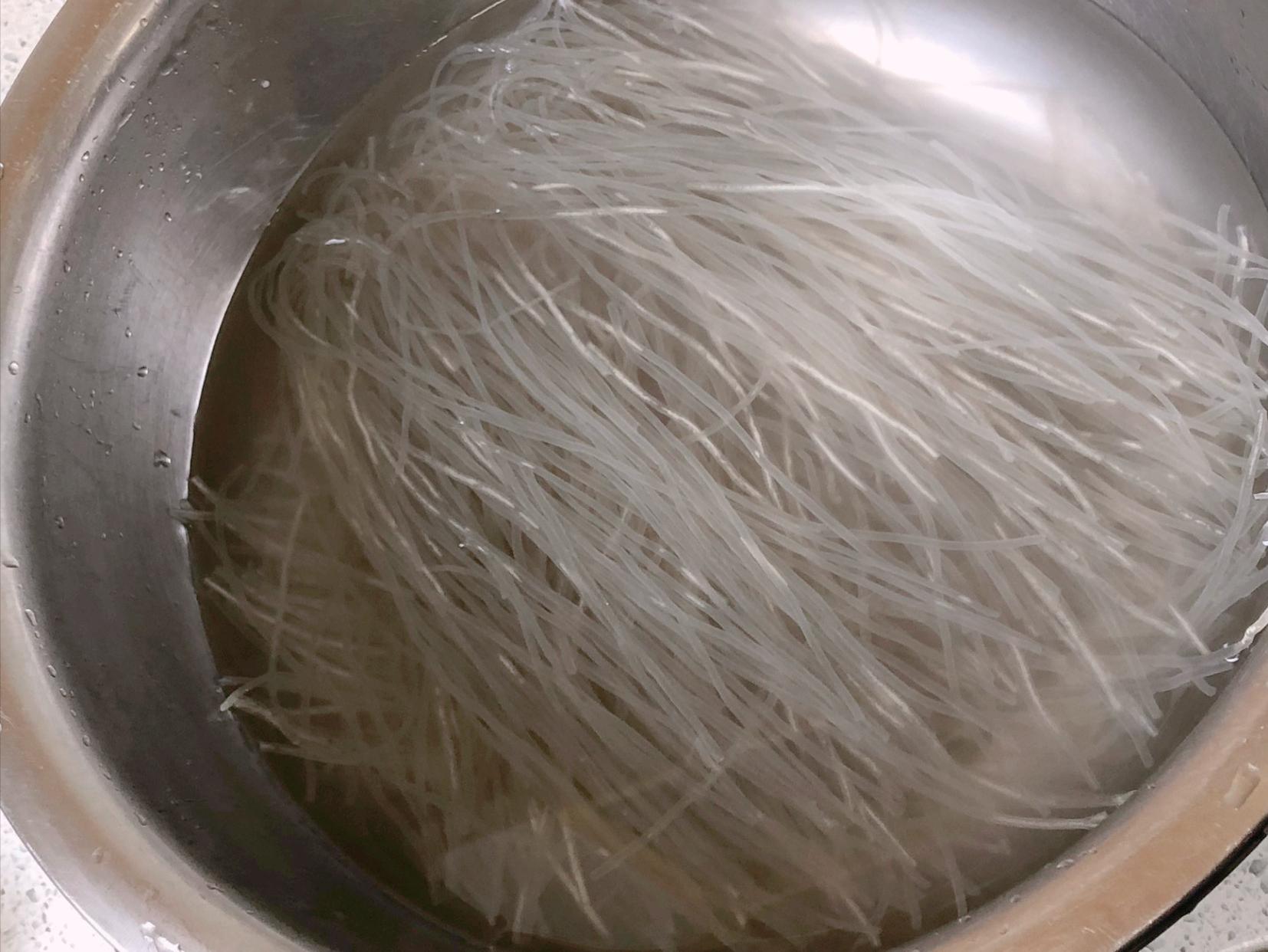 粉条怎么炖才能不糊锅,红薯粉条怎么炒不糊锅