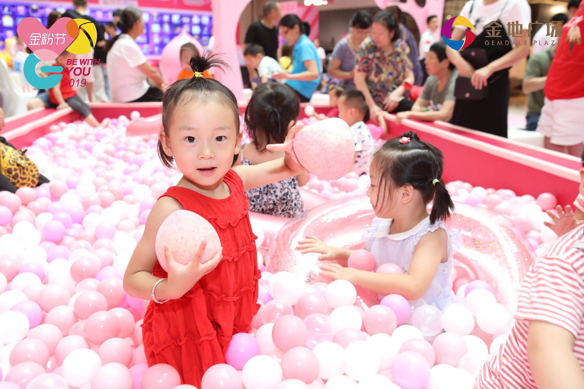 IP“屁桃君”首入杭杭州金地广场“金粉节”解锁全新生活可能性