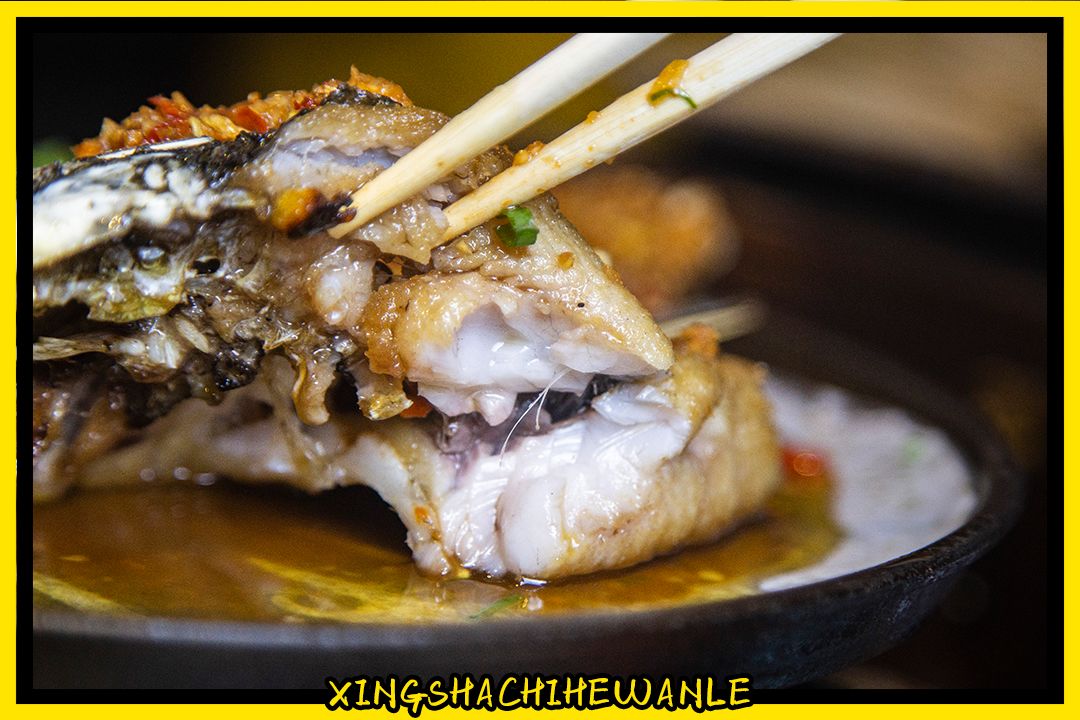 人生一串,烟火江湖!这家铁板烧烤店用串串翻起儿时回忆