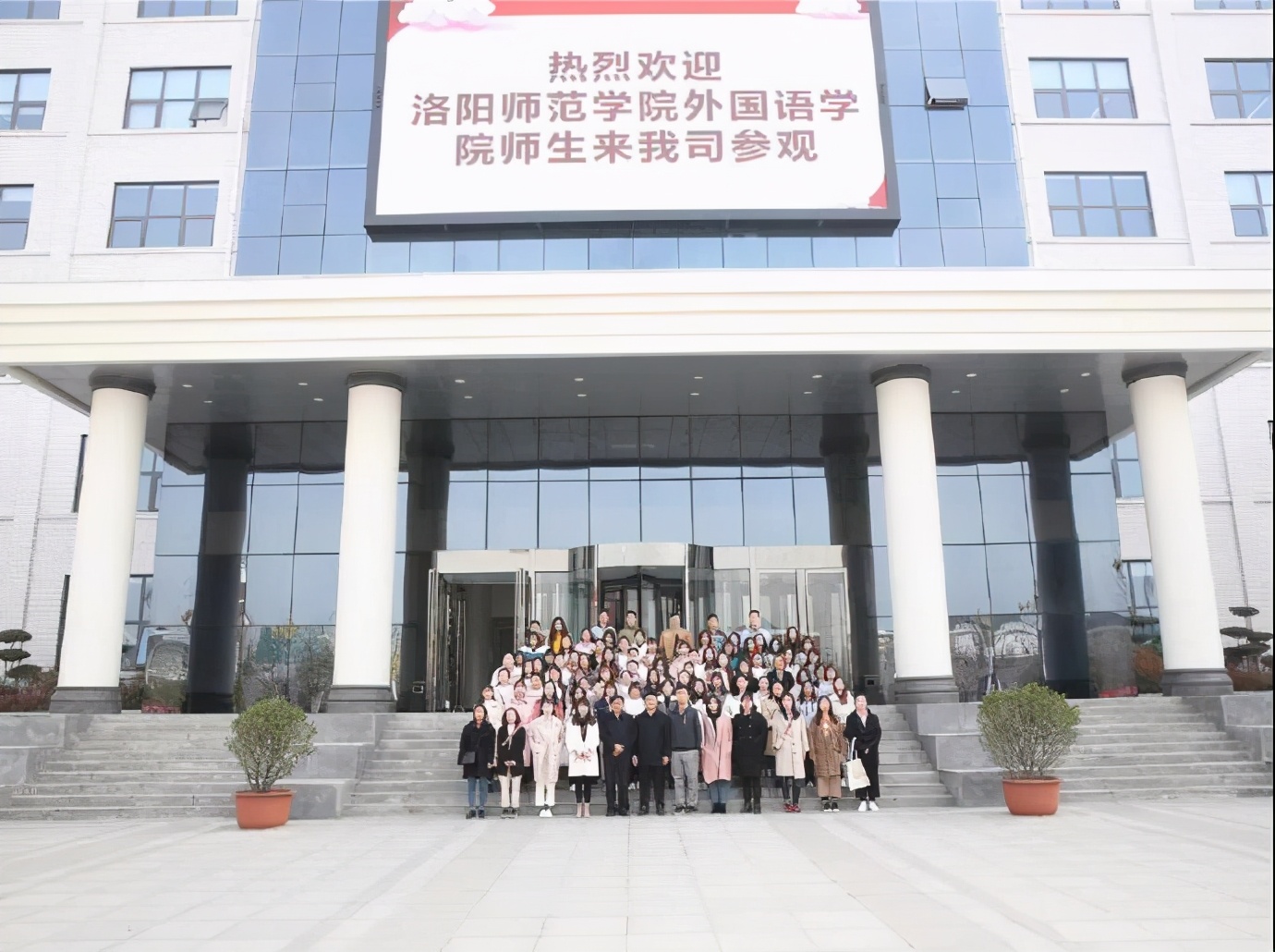 又有这么多小姐姐来到万茗堂，他们所为何事？