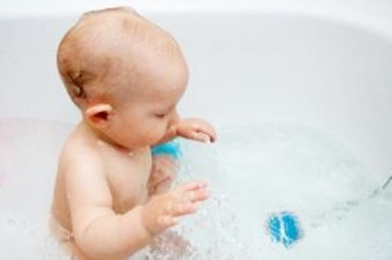 婴儿洗澡后身体发红怎么回事,宝宝洗澡后浑身通红没精神