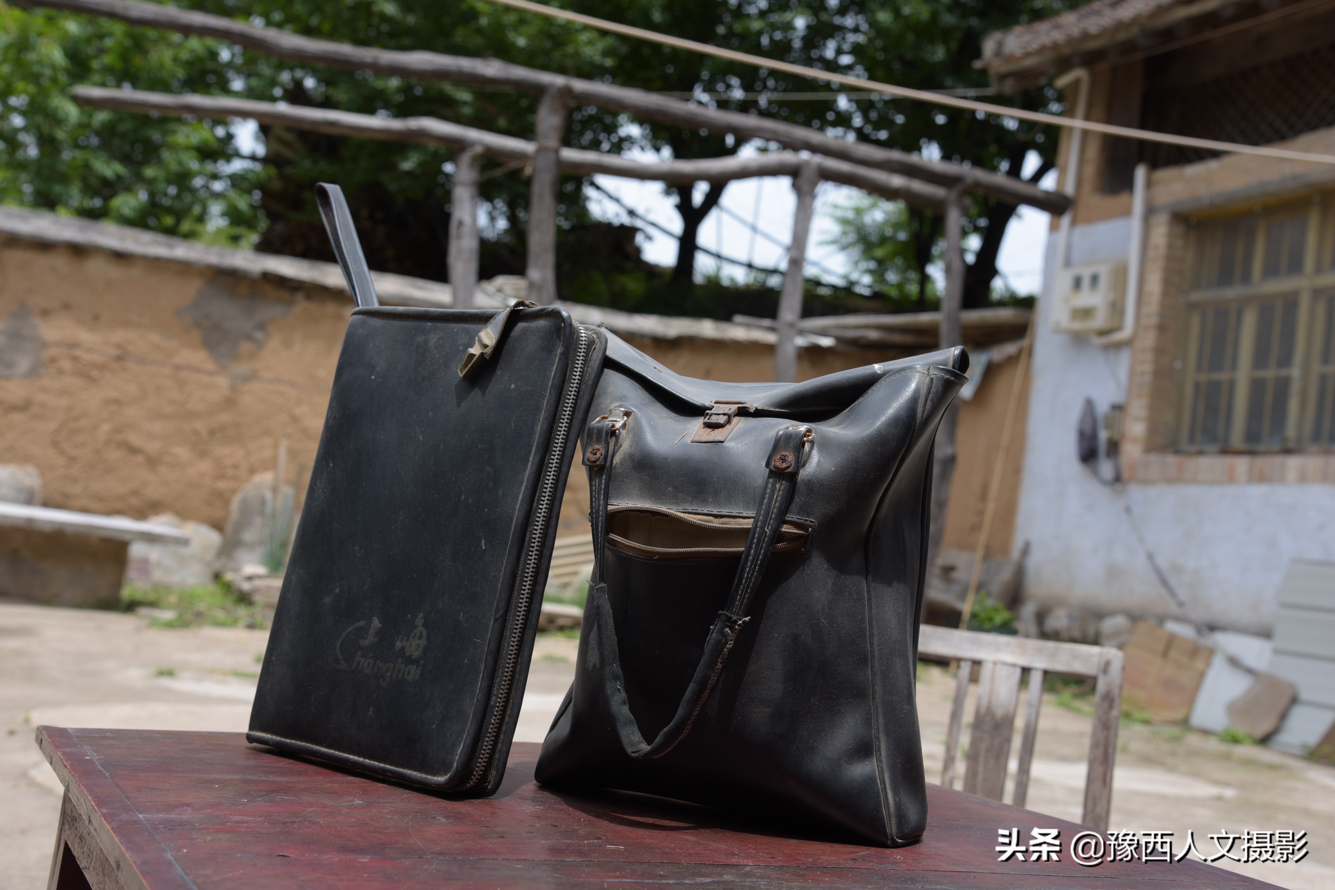 老村医治好脉管炎，两兄弟拿万元酬谢，他仅从毛票中抽出80块