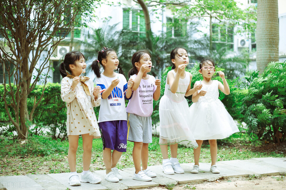 孩子在学校没有好朋友怎么办,怎么引导孩子交朋友和同学相处
