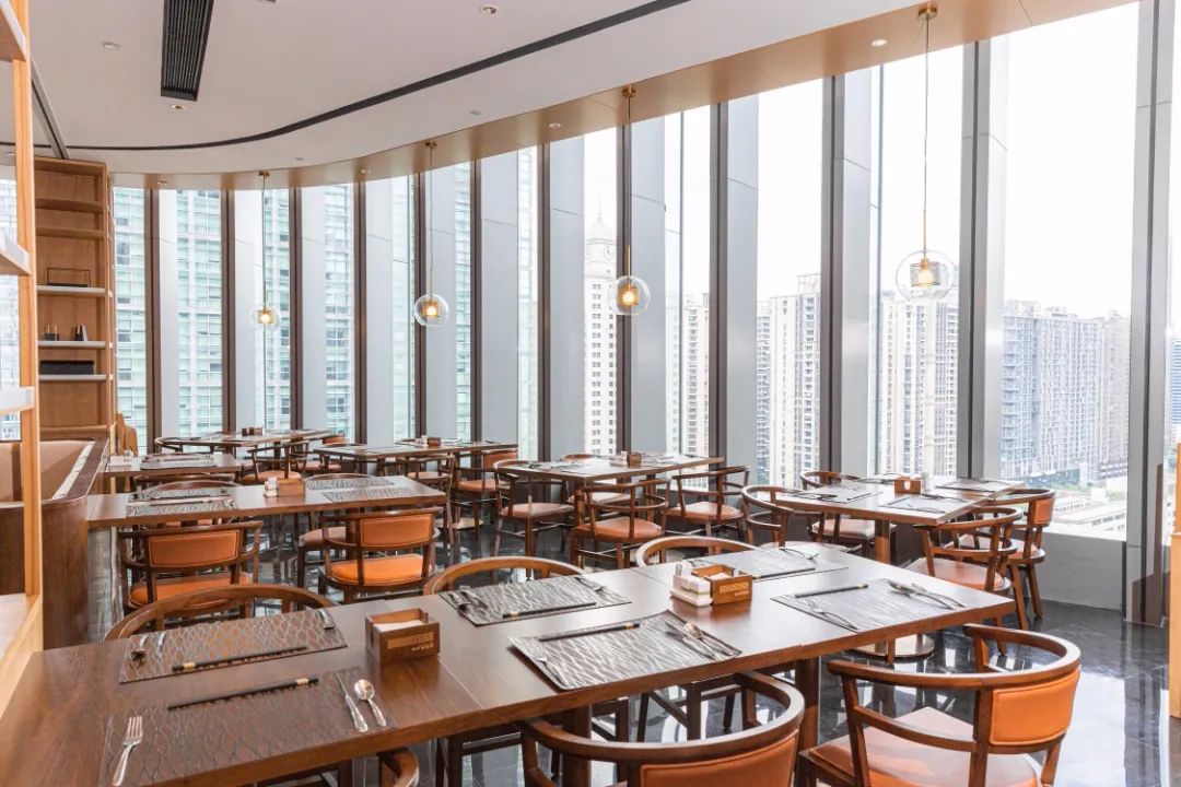 五一上海空中旋转餐厅自助餐,一家超有性价比的自助餐厅