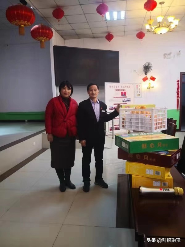 华格善元果幼儿园开展敬老院送温暖公益活动