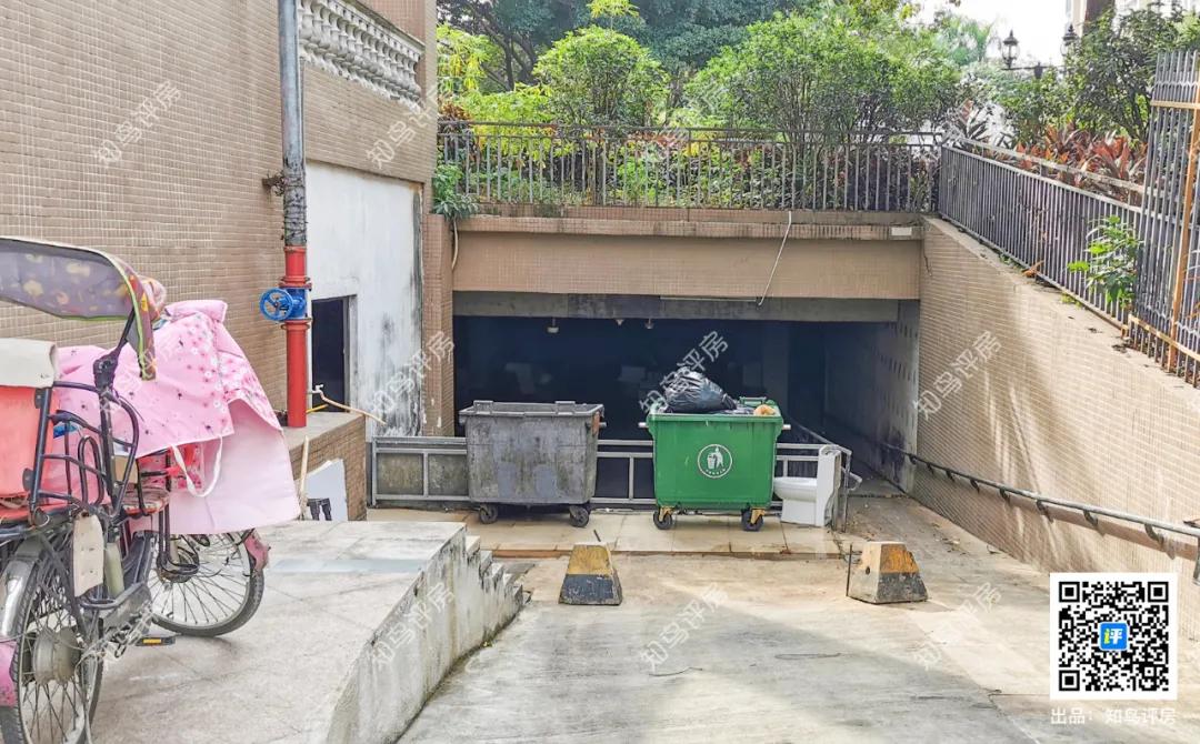 三所学校环绕的楼房,三所学校环绕的小区