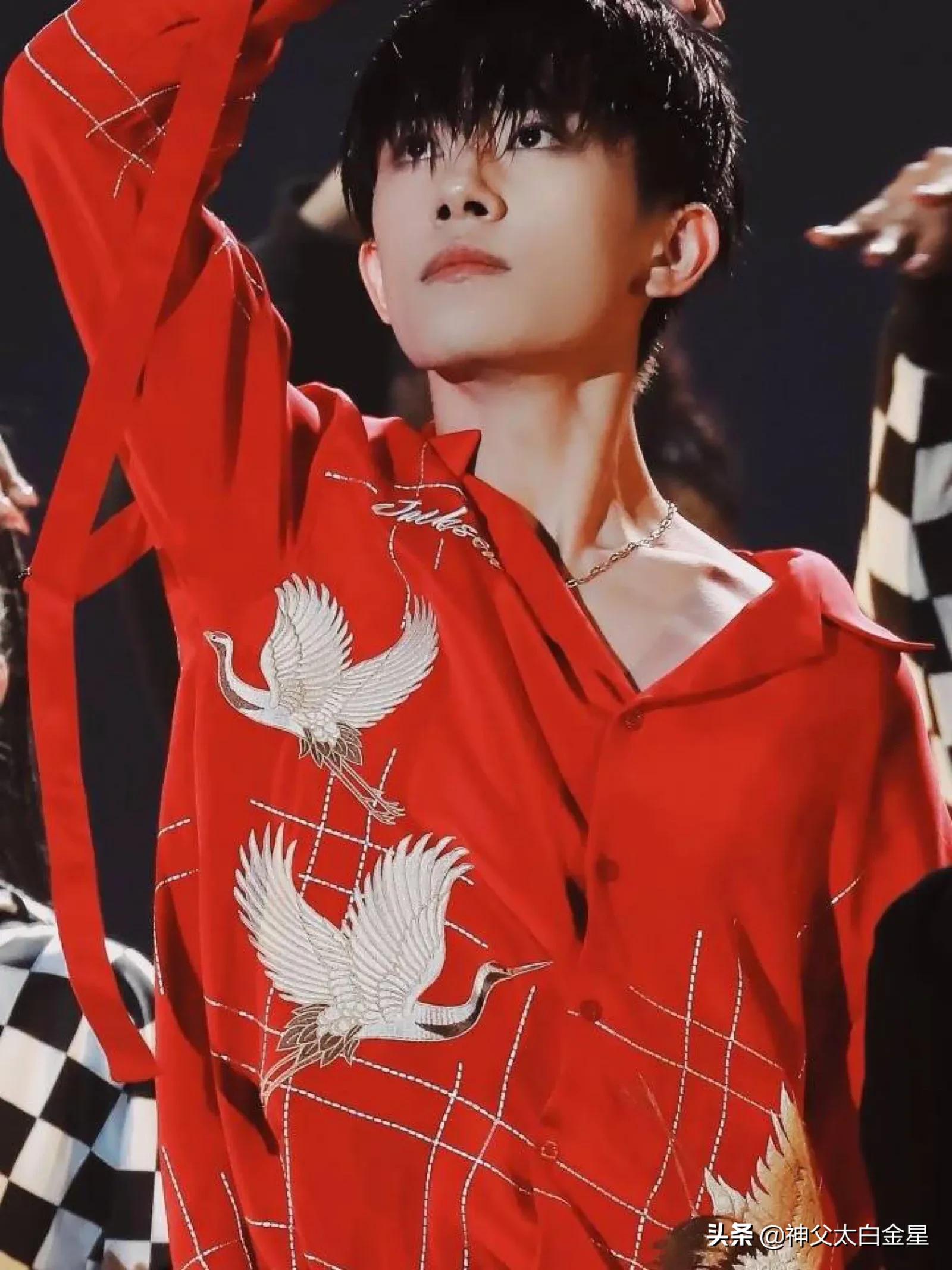 超帅易烊千玺动态壁纸,易烊千玺肖战谁帅