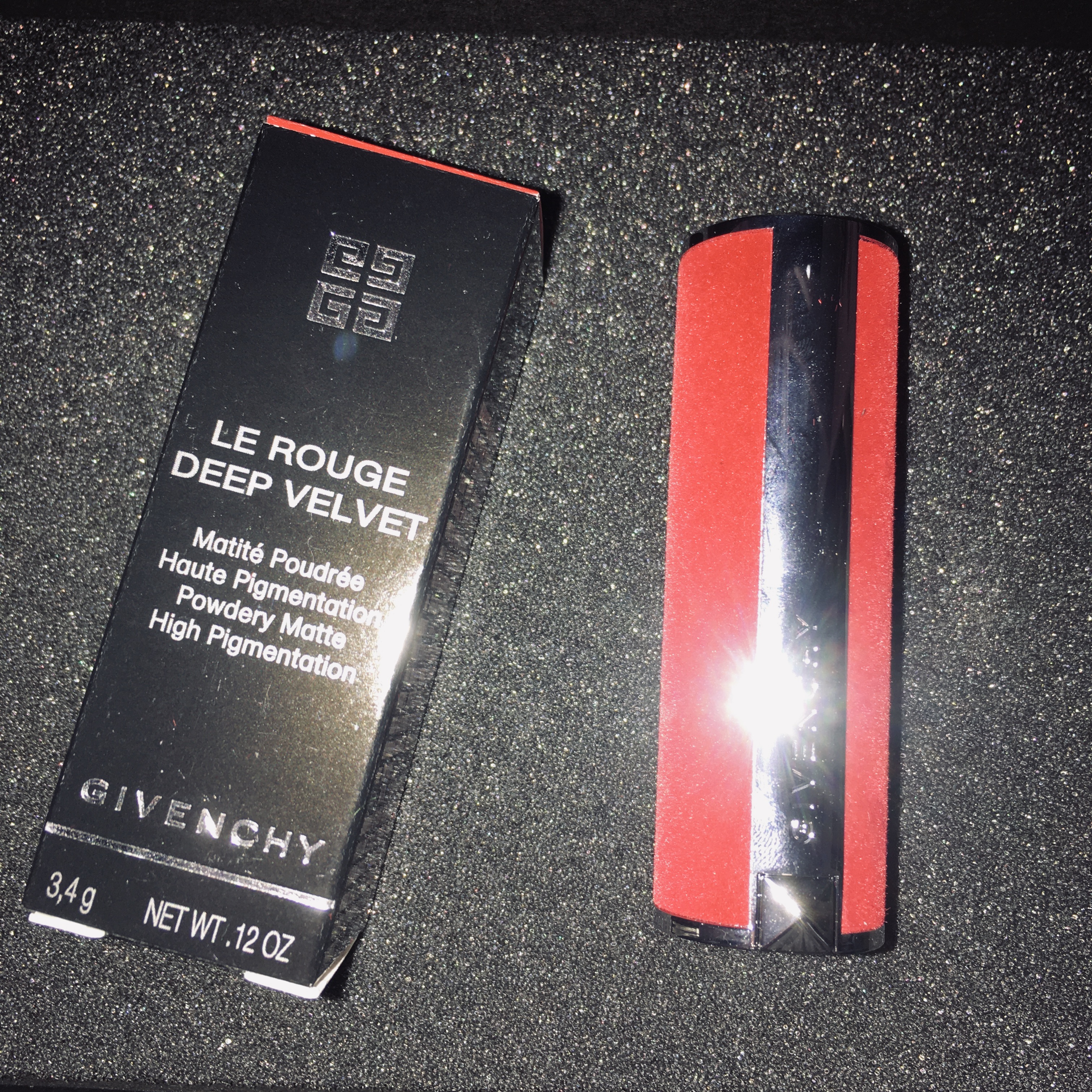 纪梵希红丝绒断货色号,又a又飒轻奢女装