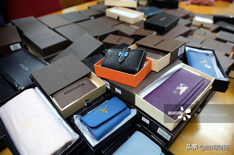 ​央视曝光18亿“奢侈品造假”案：57人被抓万元高仿LV包成本仅200块