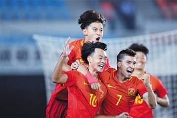 球迷们的期待终于来了,热情的中国球迷已经吹响了集结号