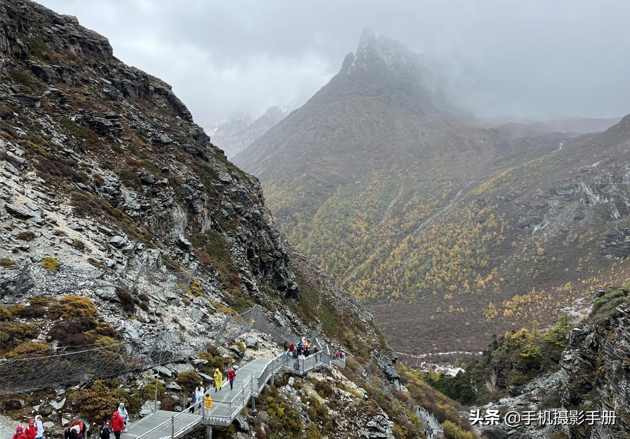 稻城亚丁星球最后一块净土,稻城亚丁的蓝色星球
