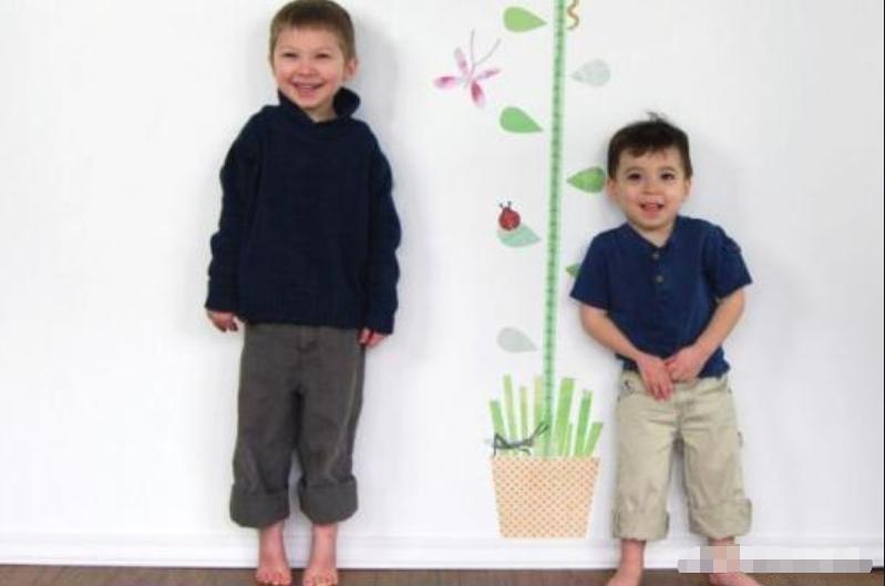 宝宝比同龄孩子矮是什么原因,孩子个头比同龄孩子矮怎么办