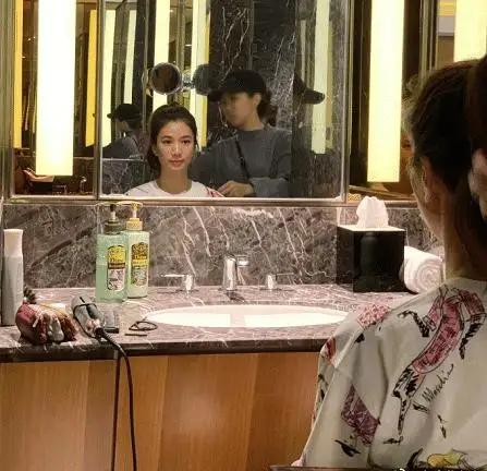 戚薇谈袁咏仪洗发水,戚薇日常用的洗发水