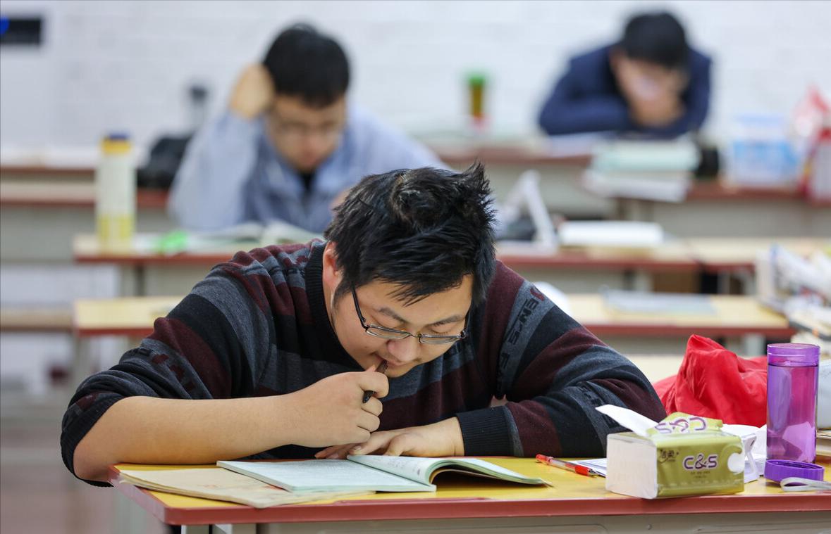 考研复习时该不该早做真题,考研择校不能踩的坑