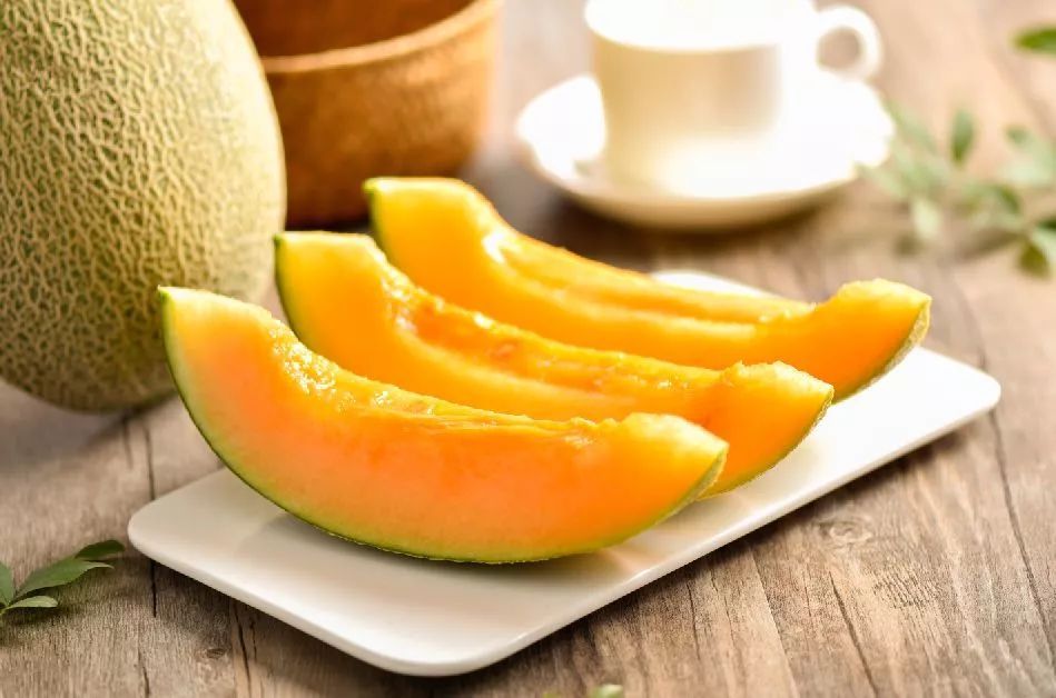 漫漫黄沙终拂去，甜甜蜜瓜始到来