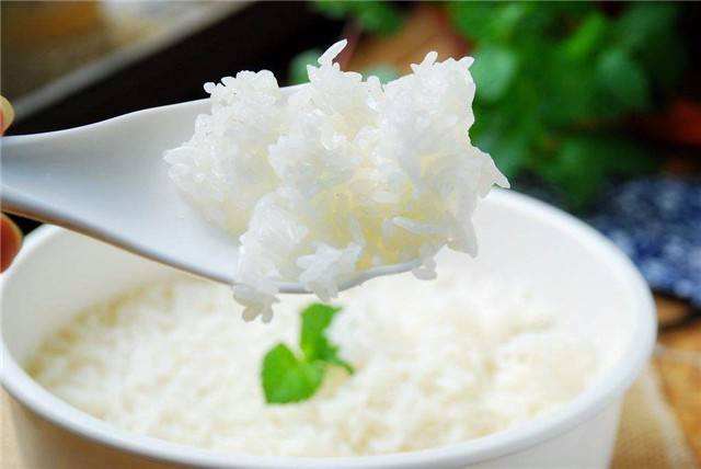 日本人糖尿病发病率低，是因为吃凉米饭？不建议老人这样吃