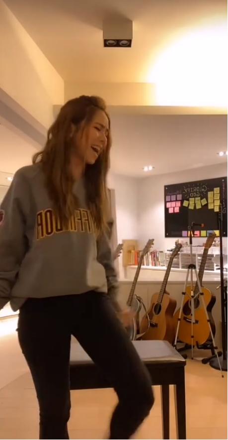 邓紫棋演唱会大波浪,黑色大波浪邓紫棋