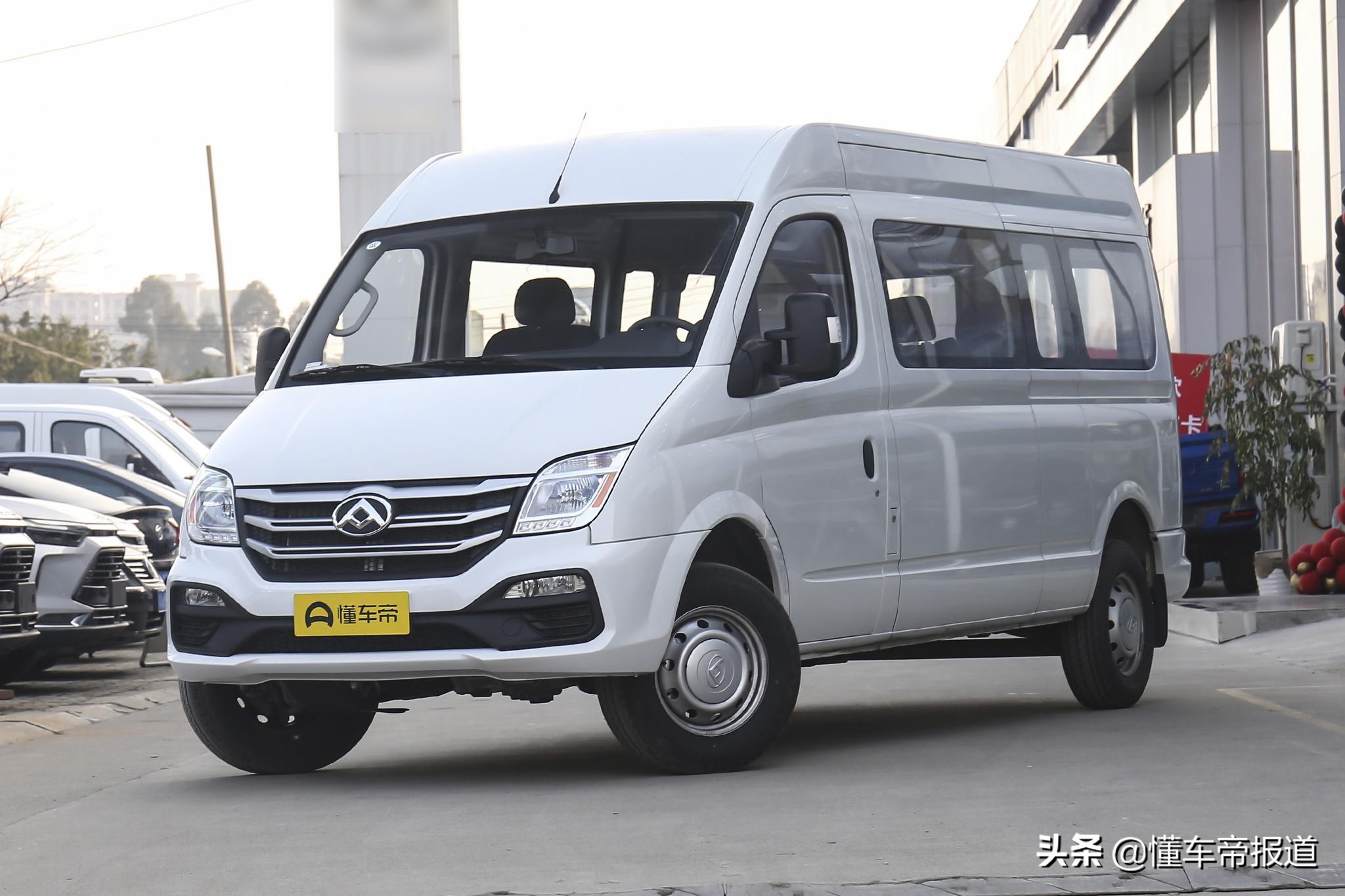 即将上市轻客10座,新车大通商务9座落地价