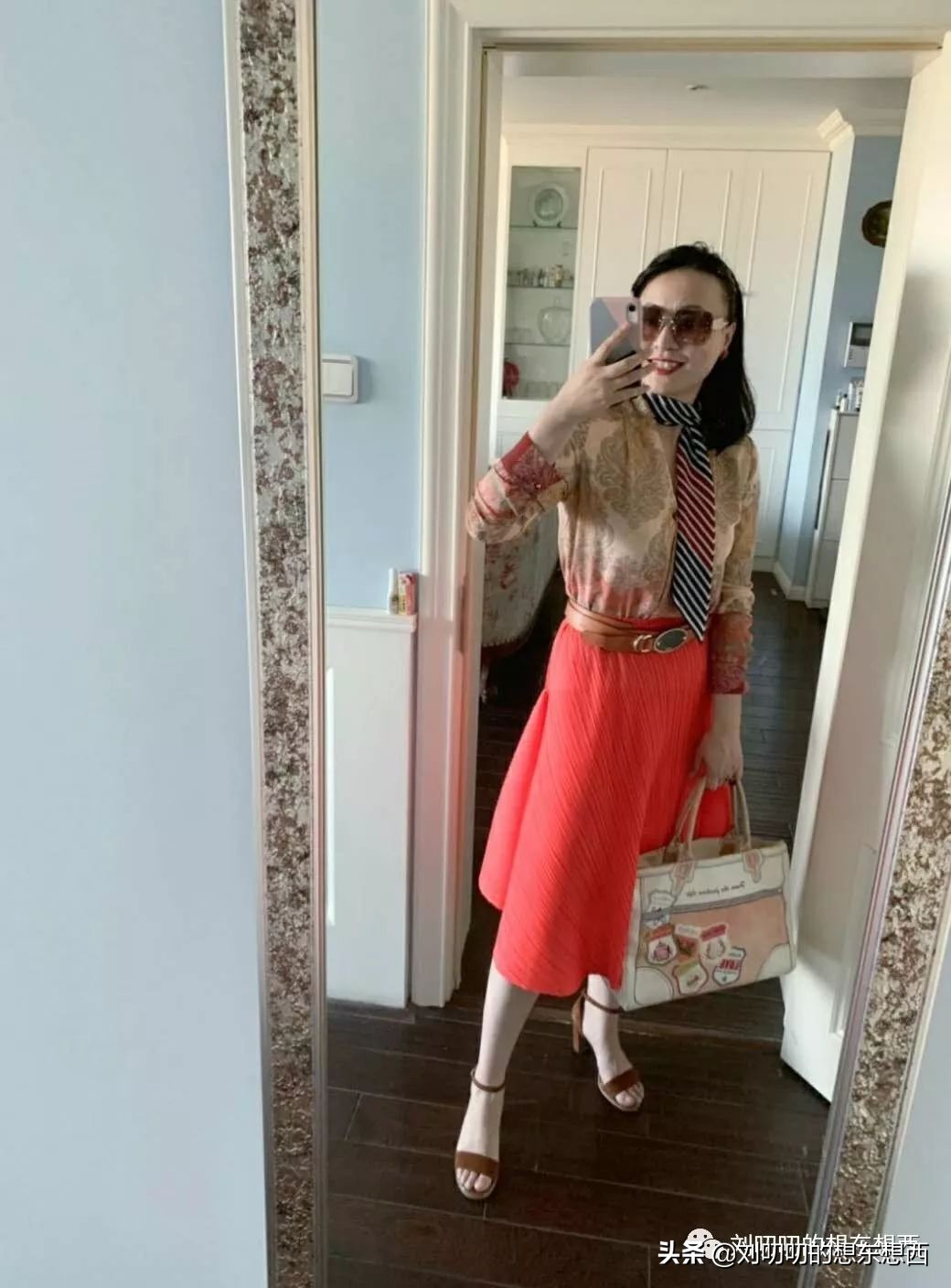 亮橘色穿搭,一日一look怎么搭配衣服