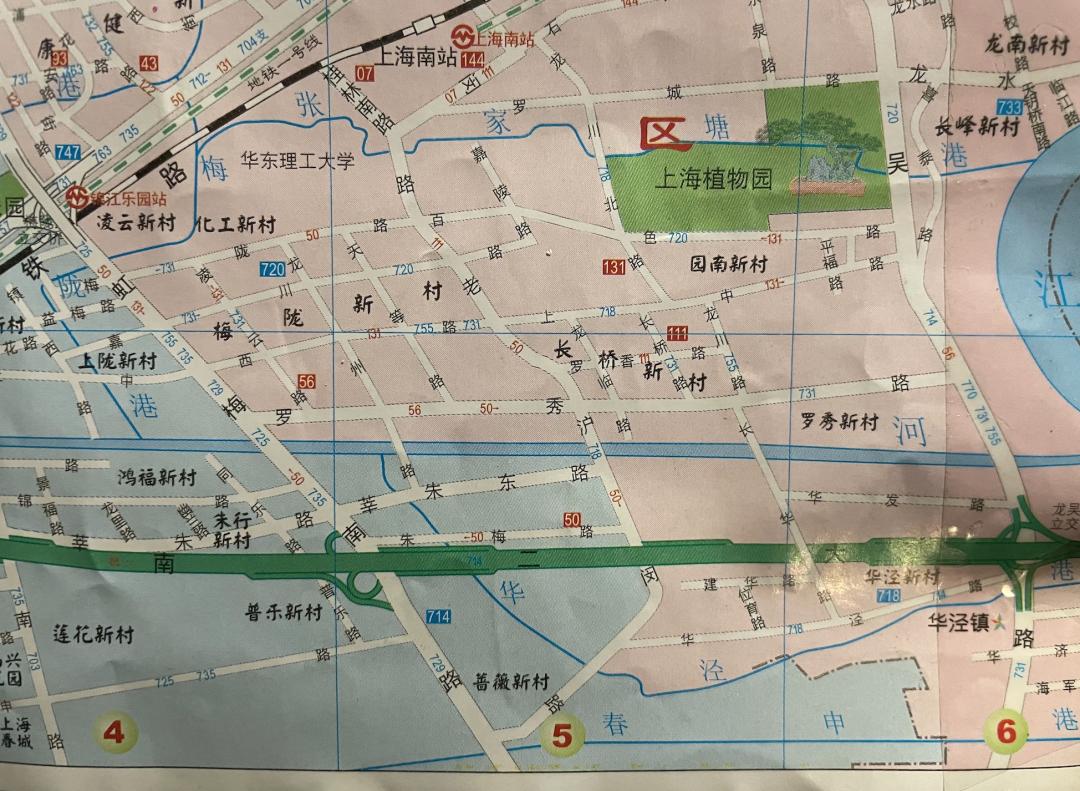 这张地图从上海人家里消失了，但愿我们还记得这项出门技能