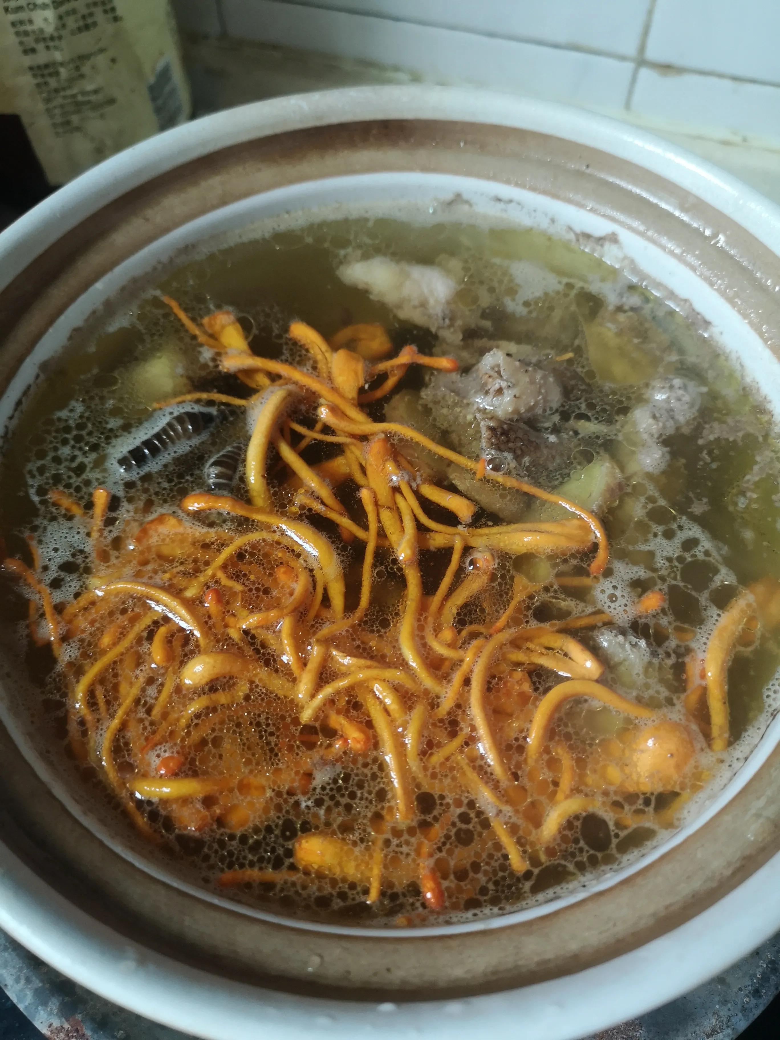 香菇虫草可以和山药一起炖鸡汤吗,秋季滋补虫草菇汤