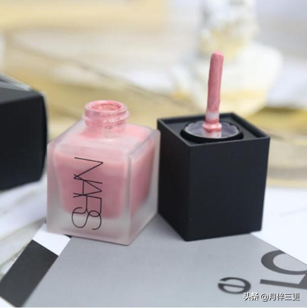 3ce液体腮红和粉状腮红哪个好,粉状腮红和液体腮红哪个好用一点