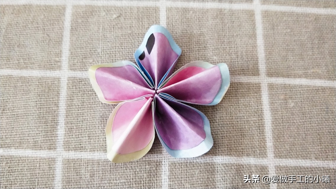 简单又好看的小花折纸教程,折简单又可爱的小花折纸教程