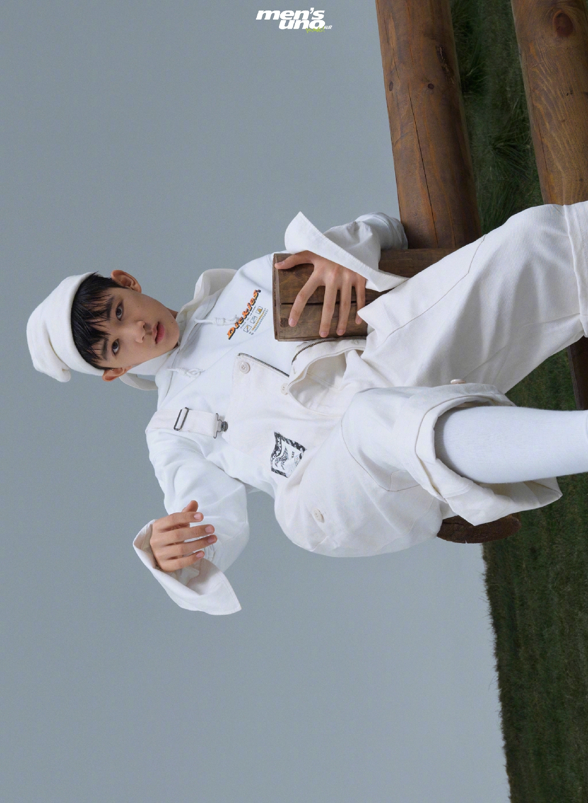 14岁荣梓彬再登时尚大片，碎发造型配活力穿搭，时尚表现力爆棚