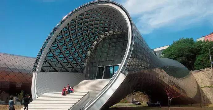 鏍奸瞾鍚変簹绗瘮鍒╂柉寤虹瓚,鏍奸瞾鍚変簹鐜颁唬寤虹瓚