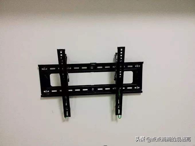 索尼电视底座支架怎么安装视频,l型通用电视挂墙支架安装方法
