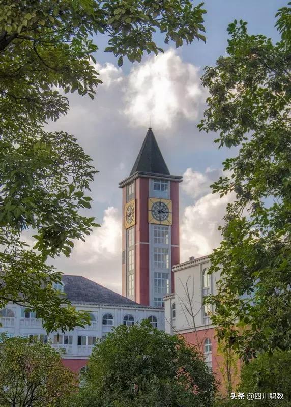 成都这所高校有几个校区,而且就业率奇高!