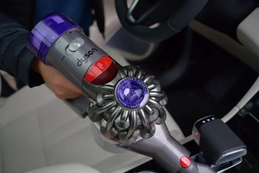 戴森dyson吸尘器v8slim评测,戴森吸尘器v8absolute和fluffy