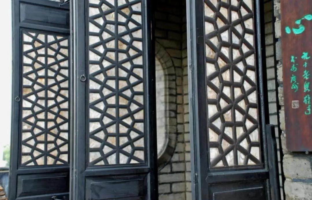 为了在大风中优雅行走，人类都做过哪些沙雕尝试？