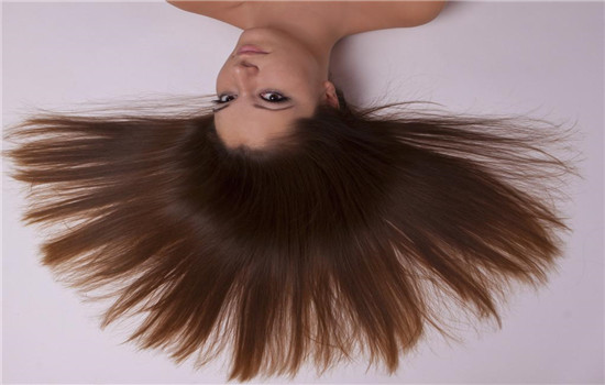 冬天身上静电特别多怎么消除静电,冬天头发起静电怎么处理