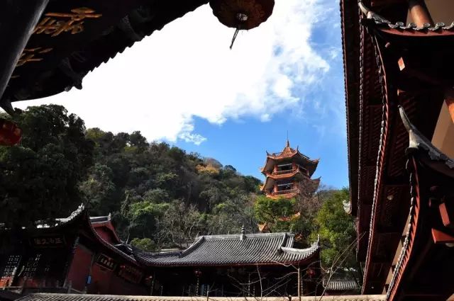 成都这座古城从不缺幻想和故事,四川藏着一个静谧古城