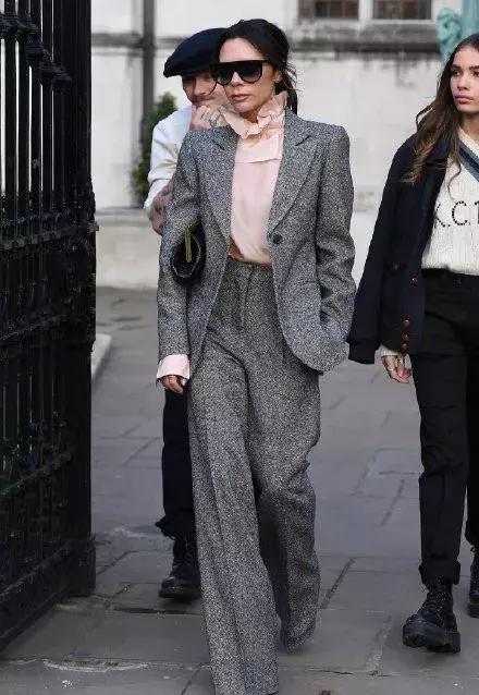 贝嫂2021年穿搭,45岁贝嫂气场太强